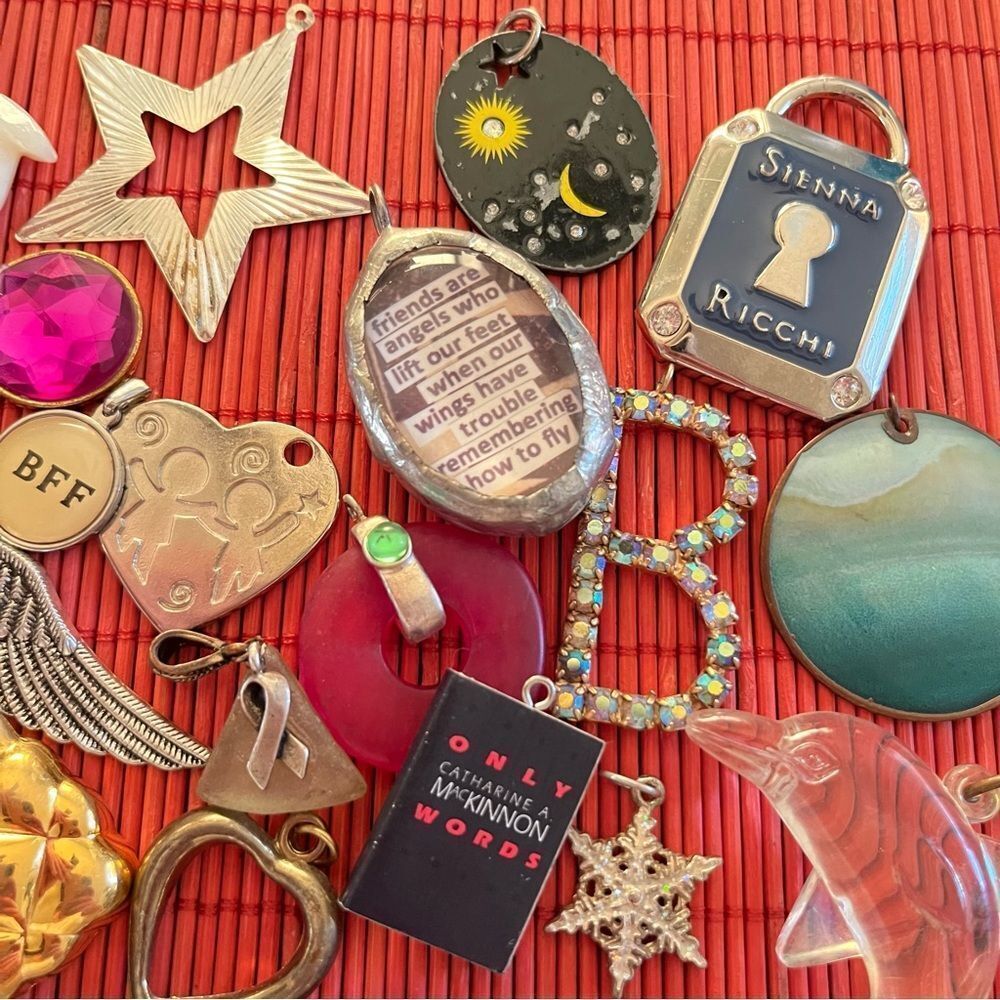 Pendants Charms Keychain Supplies Lot - Picture 6 of 6